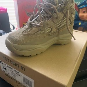 Yeezy Desert Boots Sand 8k (Worn)